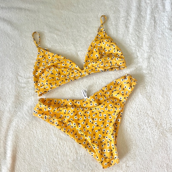 Merrilee’s Retro Triangle Bikini Top Ditsy Yellow - Picture 3 of 5